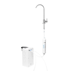 Installrat Osmosfilter RO CROSS SOLO kopplat till en vattenkran 